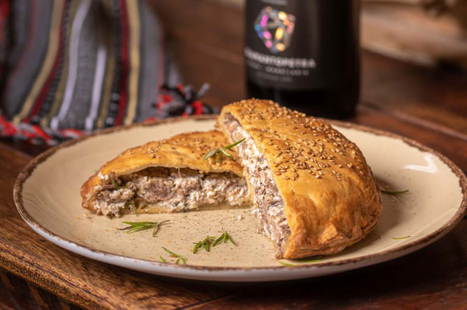 Cretan meat pie